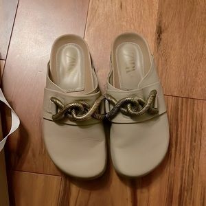Zara clogs